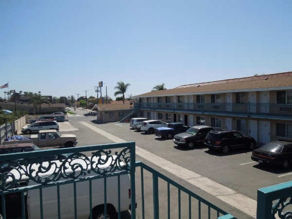 Castaway Motel image 23
